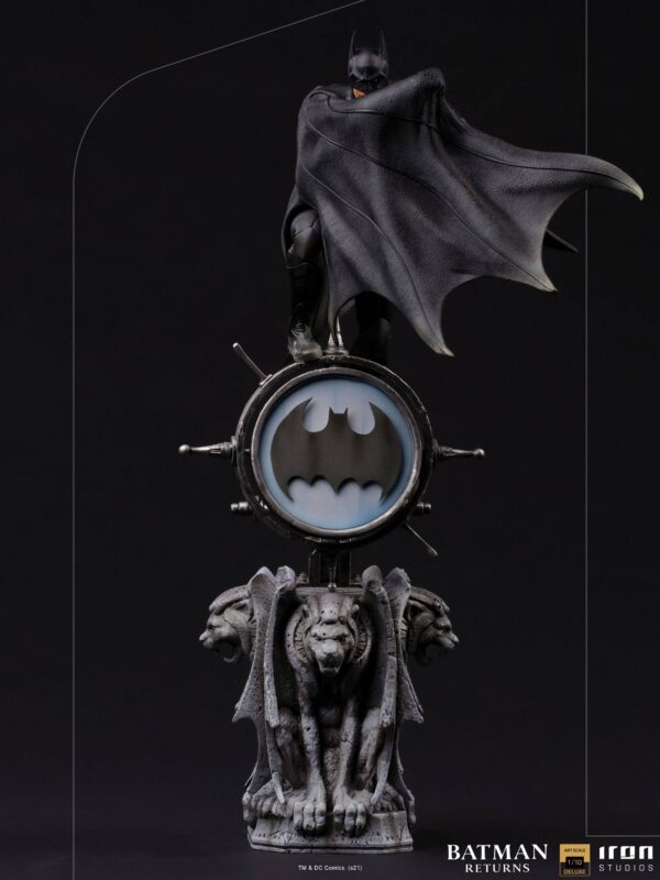 Descubre el apasionante mundo de Estatua Deluxe Art Scale Batman.