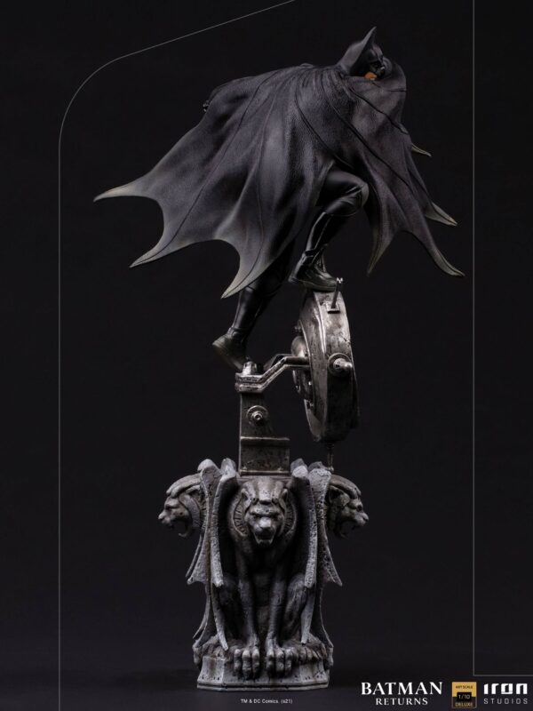 Descubre el apasionante mundo de Estatua Deluxe Art Scale Batman.