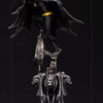 Descubre el apasionante mundo de Estatua Deluxe Art Scale Batman.