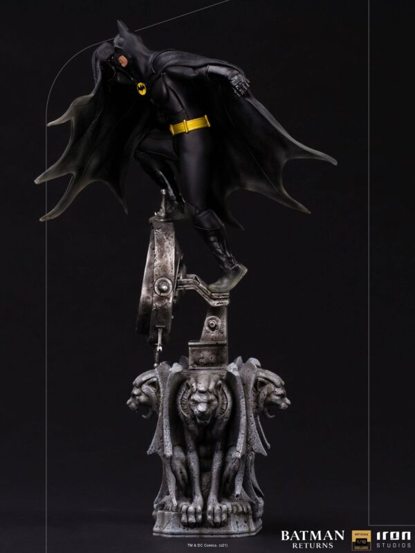 Descubre el apasionante mundo de Estatua Deluxe Art Scale Batman.