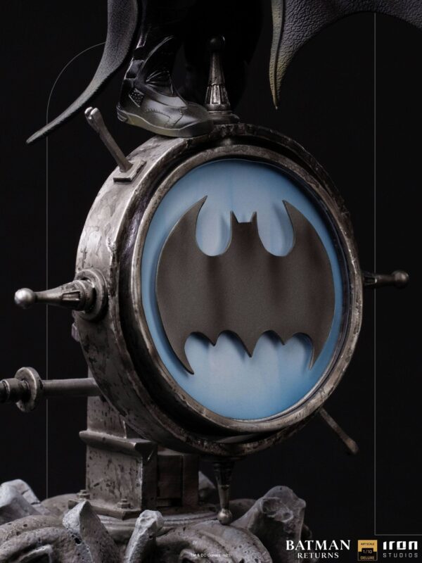 Descubre el apasionante mundo de Estatua Deluxe Art Scale Batman.