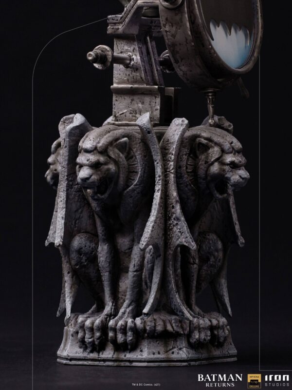 Descubre el apasionante mundo de Estatua Deluxe Art Scale Batman.