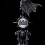Descubre el apasionante mundo de Estatua Deluxe Art Scale Batman.