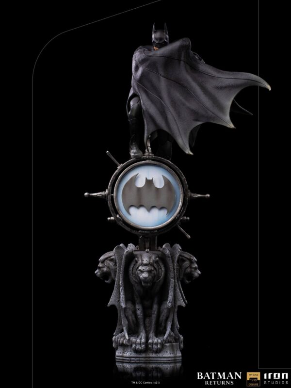 Descubre el apasionante mundo de Estatua Deluxe Art Scale Batman.