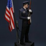 Descubre el apasionante mundo de Estatua Joker Police Uniform.