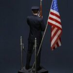 Descubre el apasionante mundo de Estatua Joker Police Uniform.