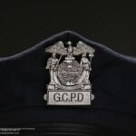 Descubre el apasionante mundo de Estatua Joker Police Uniform.