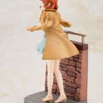 Descubre el apasionante mundo de Estatua Karen Off Stage Bonus Edition.