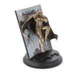 Descubre el apasionante mundo de Estatua Pewter Collectible Batman Gilt LE.