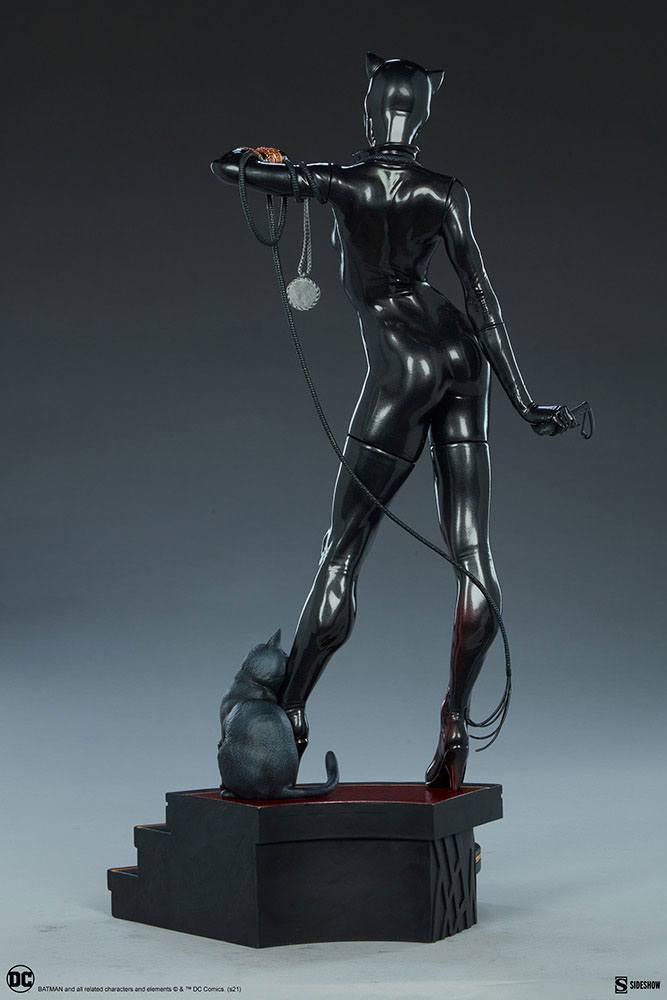 Descubre el apasionante mundo de Estatua Premium Format Catwoman.