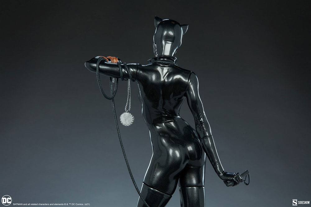 Descubre el apasionante mundo de Estatua Premium Format Catwoman.