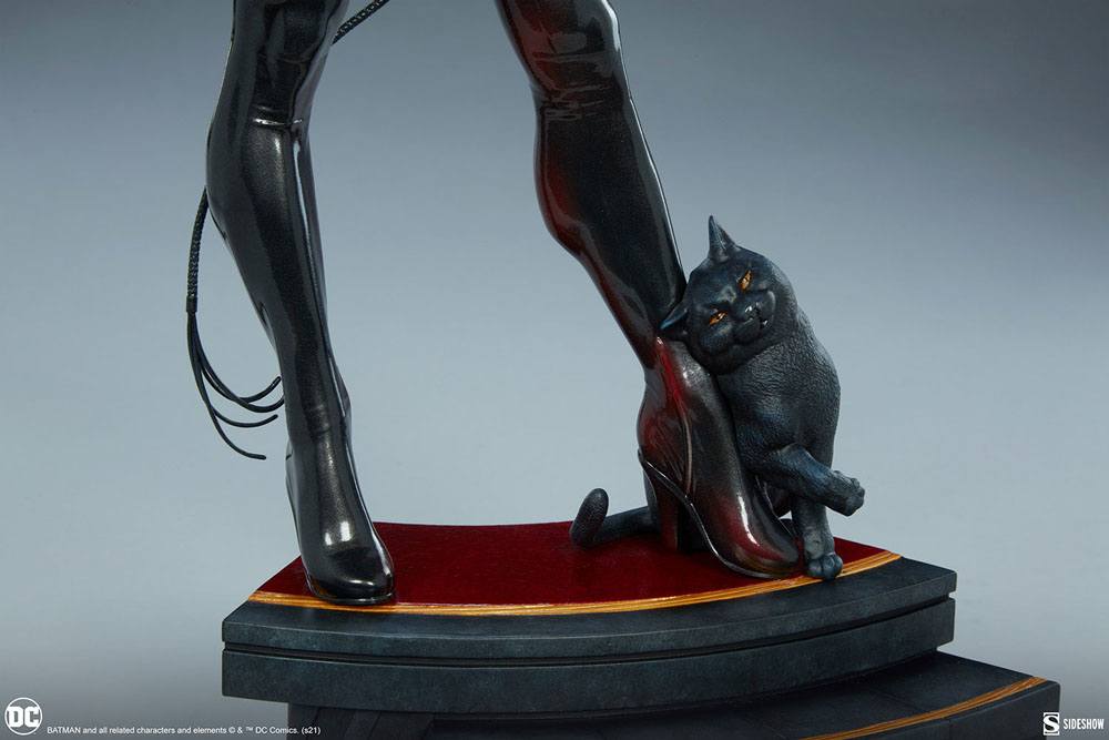 Descubre el apasionante mundo de Estatua Premium Format Catwoman.
