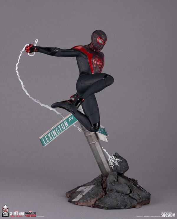 Descubre el apasionante mundo de Estatua Spider-Man Miles Morales.