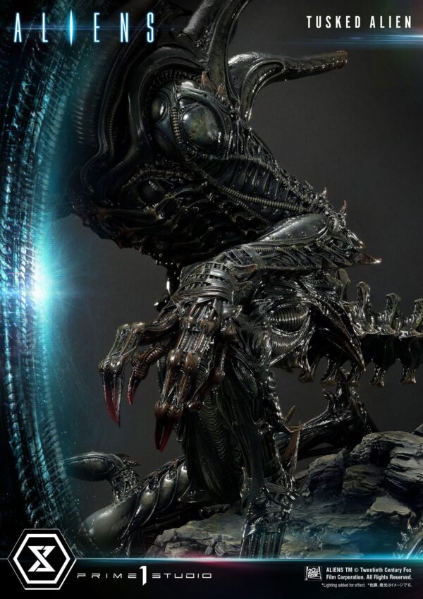 Descubre el apasionante mundo de Estatua Tusked Alien Bonus Version.