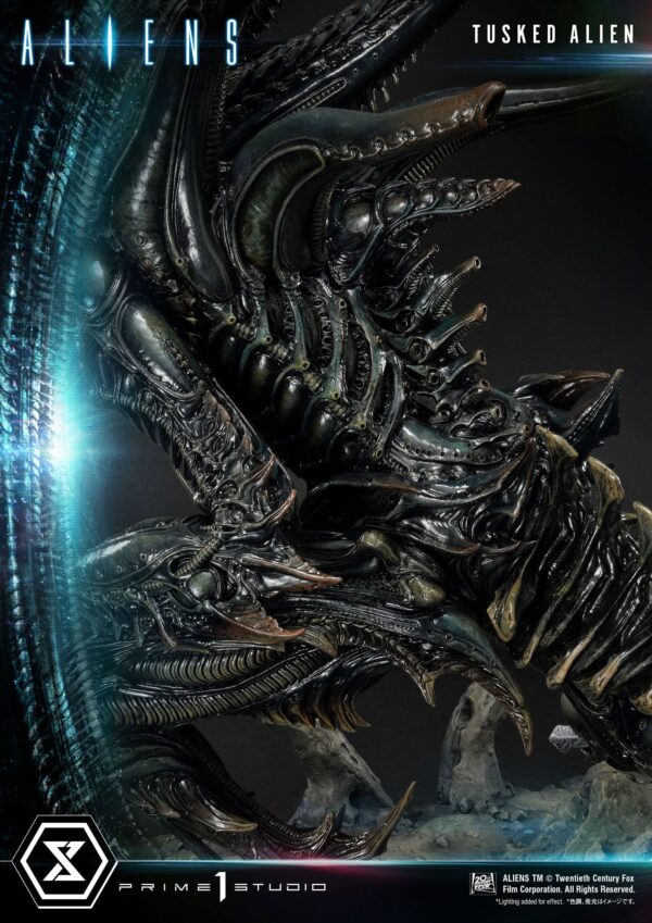 Descubre el apasionante mundo de Estatua Tusked Alien Bonus Version.