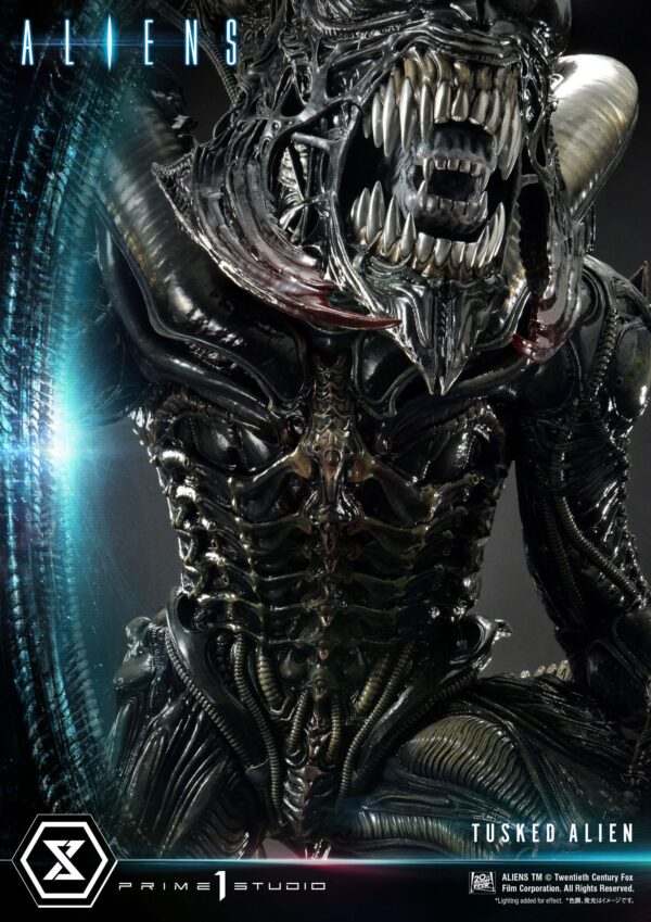 Descubre el apasionante mundo de Estatua Tusked Alien Bonus Version.
