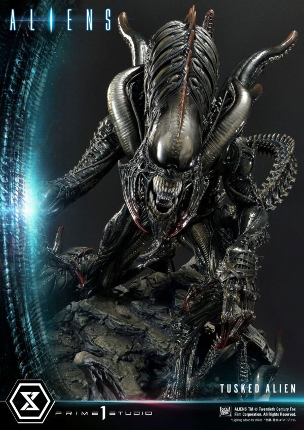 Descubre el apasionante mundo de Estatua Tusked Alien Bonus Version.