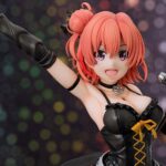 Descubre el apasionante mundo de Estatua Yui Yuigahama Rock.