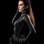 Descubre el apasionante mundo de Busto tamaño real Selina Kyle.