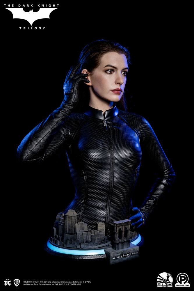 Descubre el apasionante mundo de Busto tamaño real Selina Kyle.
