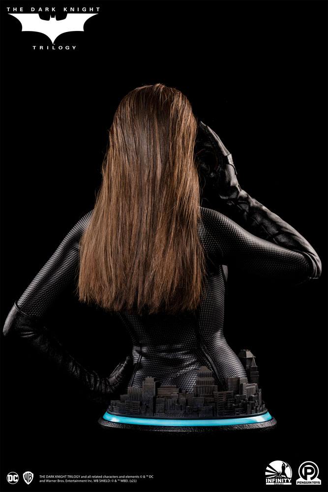 Descubre el apasionante mundo de Busto tamaño real Selina Kyle.