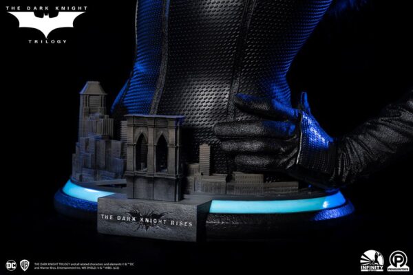 Descubre el apasionante mundo de Busto tamaño real Selina Kyle.