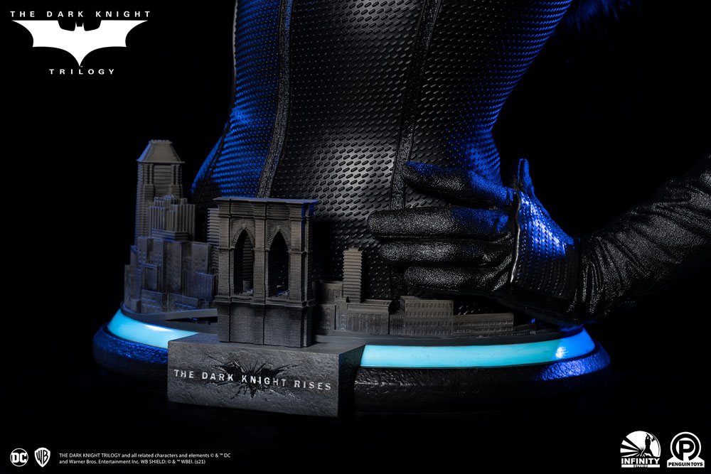 Descubre el apasionante mundo de Busto tamaño real Selina Kyle.