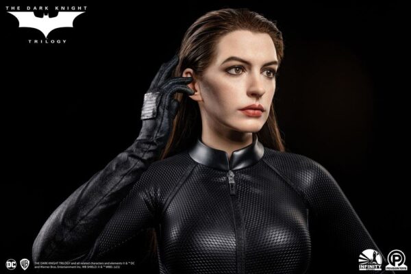 Descubre el apasionante mundo de Busto tamaño real Selina Kyle.