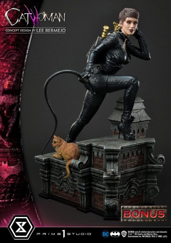 Descubre el apasionante mundo de Estatua Catwoman Deluxe Bonus Version.