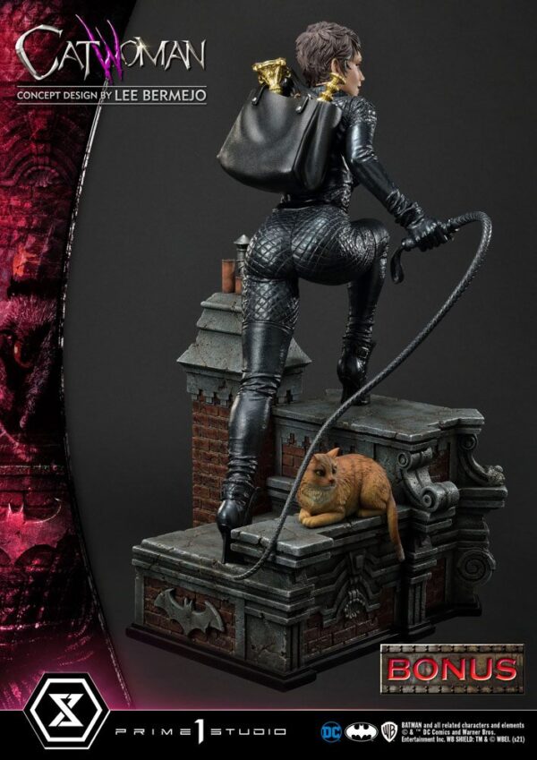Descubre el apasionante mundo de Estatua Catwoman Deluxe Bonus Version.
