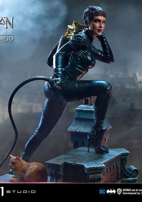 Descubre el apasionante mundo de Estatua Catwoman Deluxe Bonus Version.