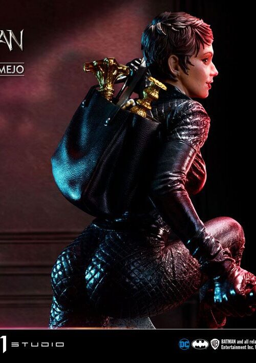 Descubre el apasionante mundo de Estatua Catwoman Deluxe Bonus Version.