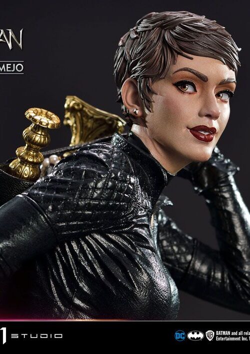 Descubre el apasionante mundo de Estatua Catwoman Deluxe Bonus Version.
