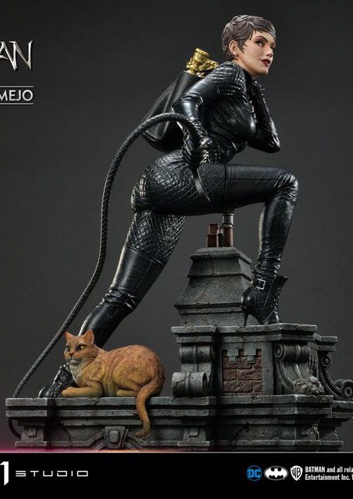 Descubre el apasionante mundo de Estatua Catwoman Deluxe Bonus Version.