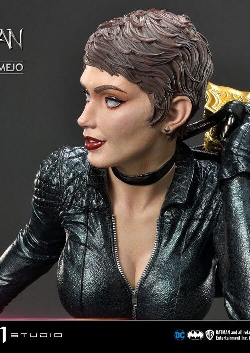 Descubre el apasionante mundo de Estatua Catwoman Deluxe Bonus Version.
