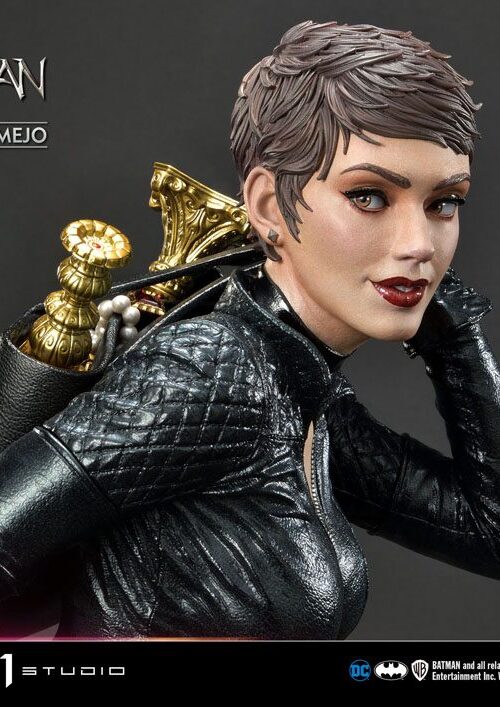 Descubre el apasionante mundo de Estatua Catwoman Deluxe Bonus Version.