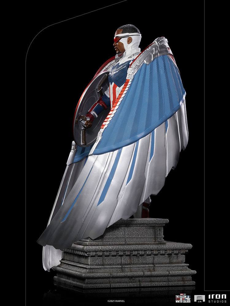 Descubre el apasionante mundo de Estatua Legacy Replica Sam Wilson Complete.