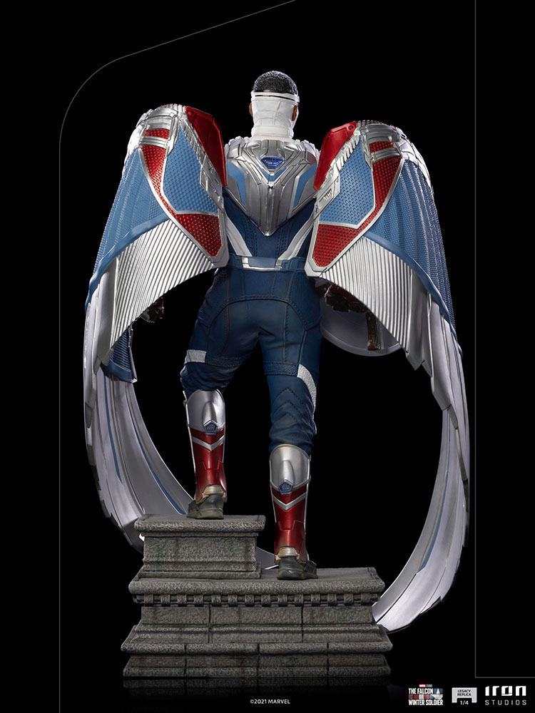 Descubre el apasionante mundo de Estatua Legacy Replica Sam Wilson Complete.