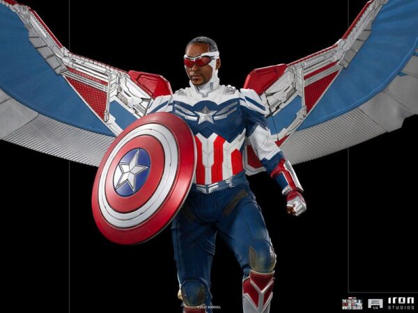 Descubre el apasionante mundo de Estatua Legacy Replica Sam Wilson Complete.