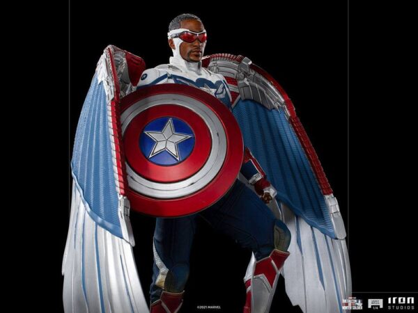 Descubre el apasionante mundo de Estatua Legacy Replica Sam Wilson Complete.