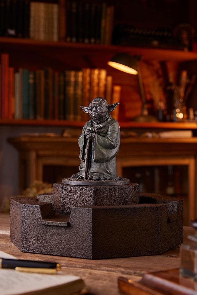 Descubre el apasionante mundo de Estatua Yoda Fountain Limited Edition.