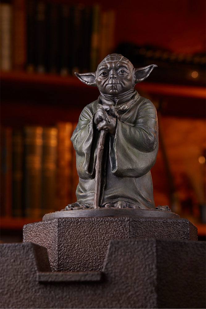 Descubre el apasionante mundo de Estatua Yoda Fountain Limited Edition.
