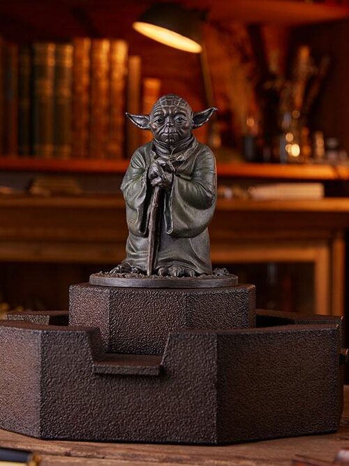 Descubre el apasionante mundo de Estatua Yoda Fountain Limited Edition.