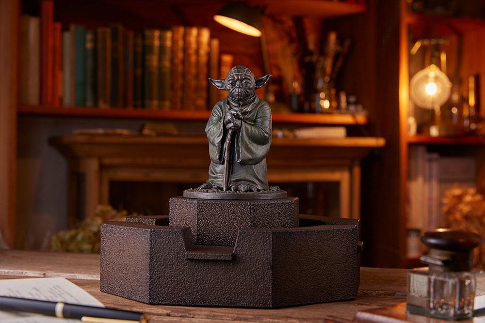 Descubre el apasionante mundo de Estatua Yoda Fountain Limited Edition.