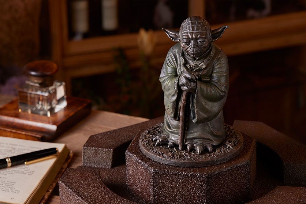 Descubre el apasionante mundo de Estatua Yoda Fountain Limited Edition.