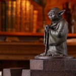 Descubre el apasionante mundo de Estatua Yoda Fountain Limited Edition.