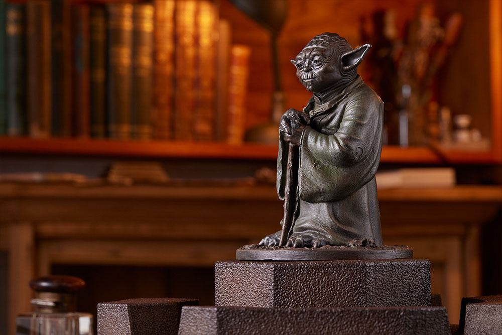 Descubre el apasionante mundo de Estatua Yoda Fountain Limited Edition.