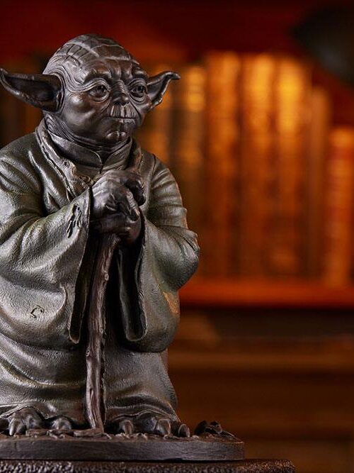 Descubre el apasionante mundo de Estatua Yoda Fountain Limited Edition.