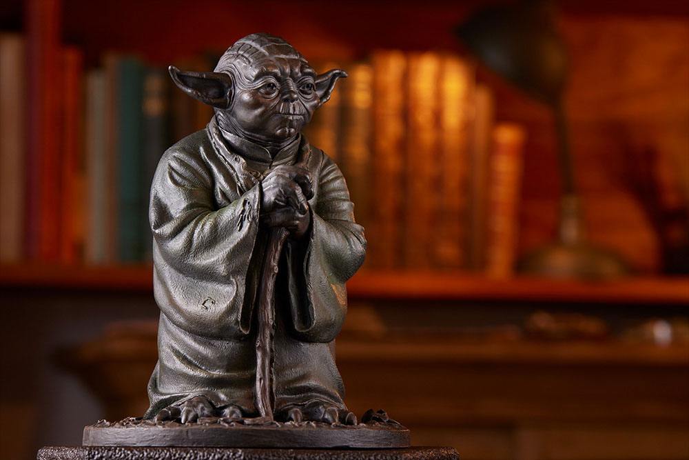 Descubre el apasionante mundo de Estatua Yoda Fountain Limited Edition.