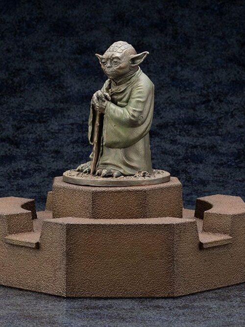 Descubre el apasionante mundo de Estatua Yoda Fountain Limited Edition.